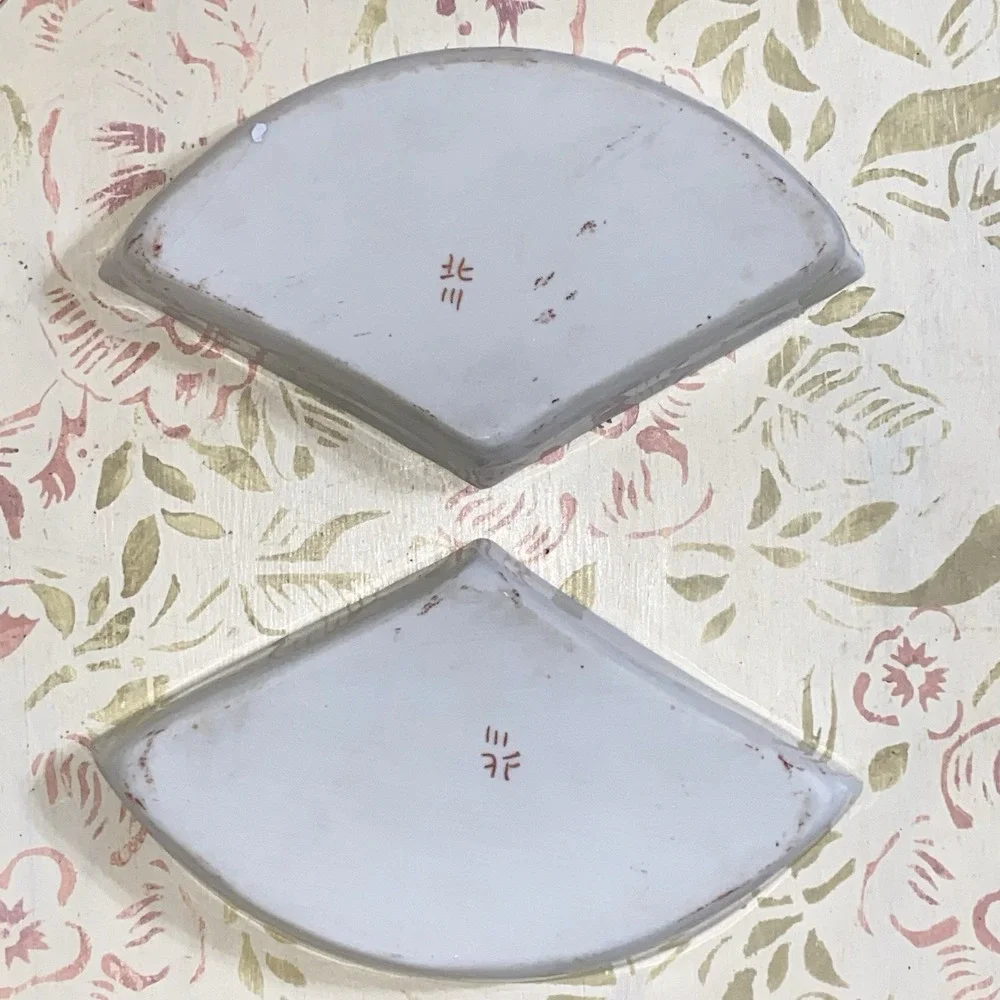 Antique Japanese Kutani Thousand Faces 2 Triangular Condiment Dishes Gold Gilt
